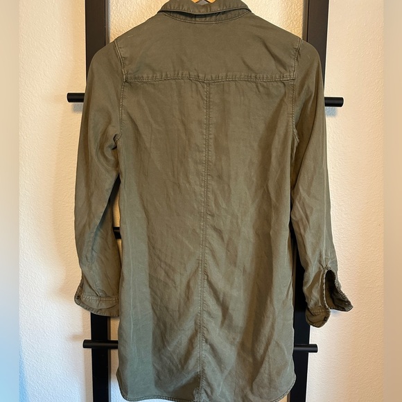 &Denim button down olive green shirt. Really nice detail and condition. - Picture 3 of 4
